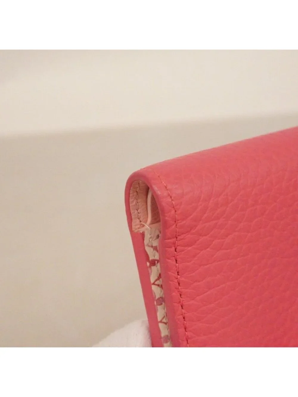 Louis Vuitton Wallet Taurillon LV Vertical CP Fuchsia